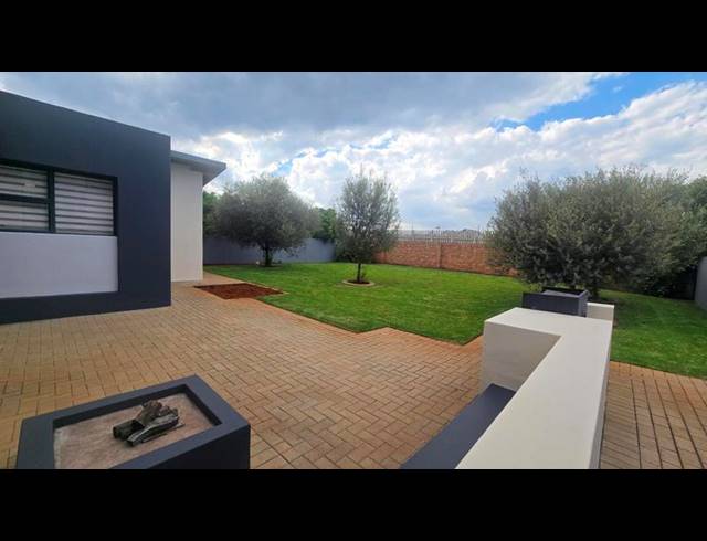 3 BEDROOM HOUSE FOR SALE IN MIDSTREAM MEADOWS